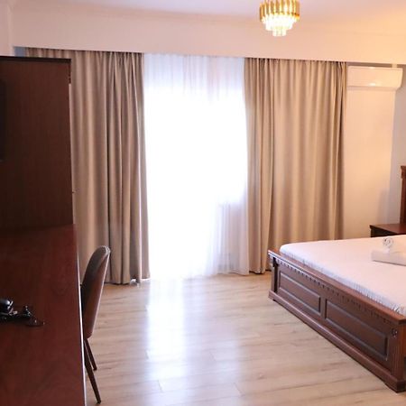 Hotel Restaurant Elite Дробета-Турну Северин Екстериор снимка