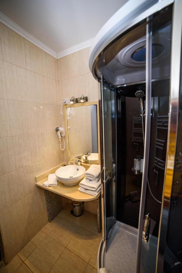 Hotel Restaurant Elite Дробета-Турну Северин Екстериор снимка