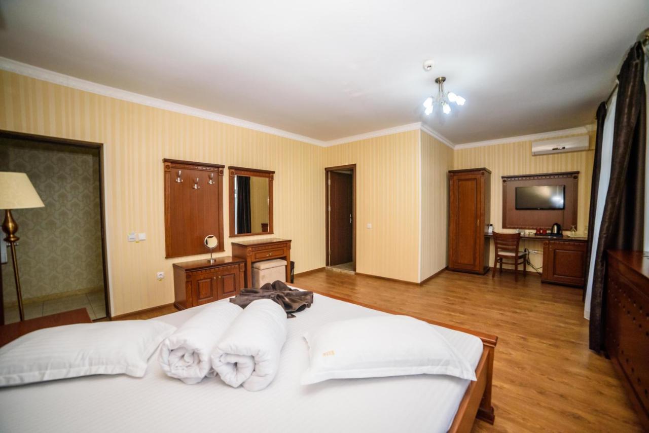 Hotel Restaurant Elite Дробета-Турну Северин Екстериор снимка