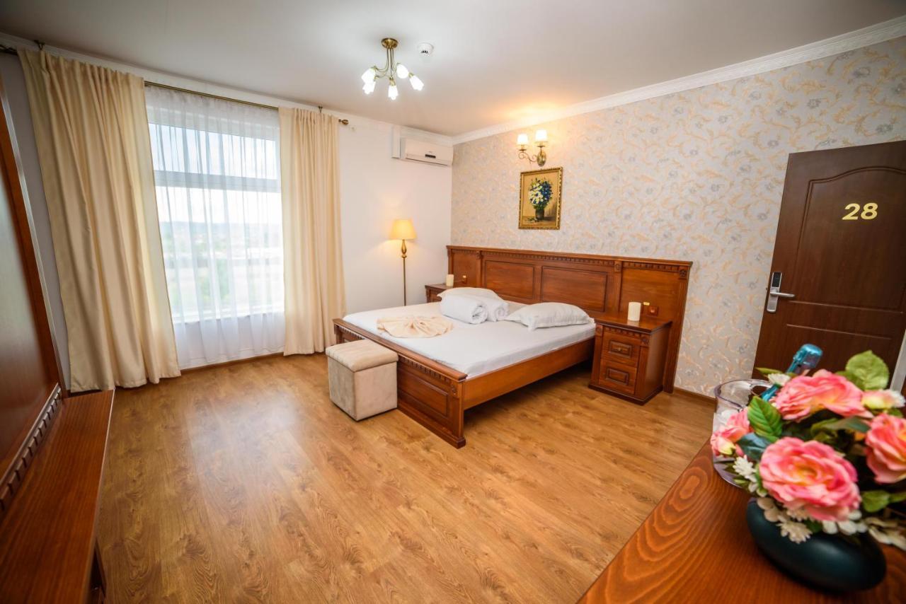 Hotel Restaurant Elite Дробета-Турну Северин Екстериор снимка