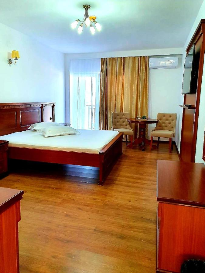 Hotel Restaurant Elite Дробета-Турну Северин Екстериор снимка