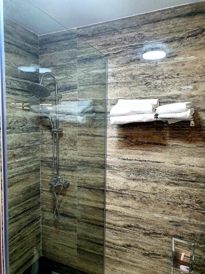 Hotel Restaurant Elite Дробета-Турну Северин Екстериор снимка