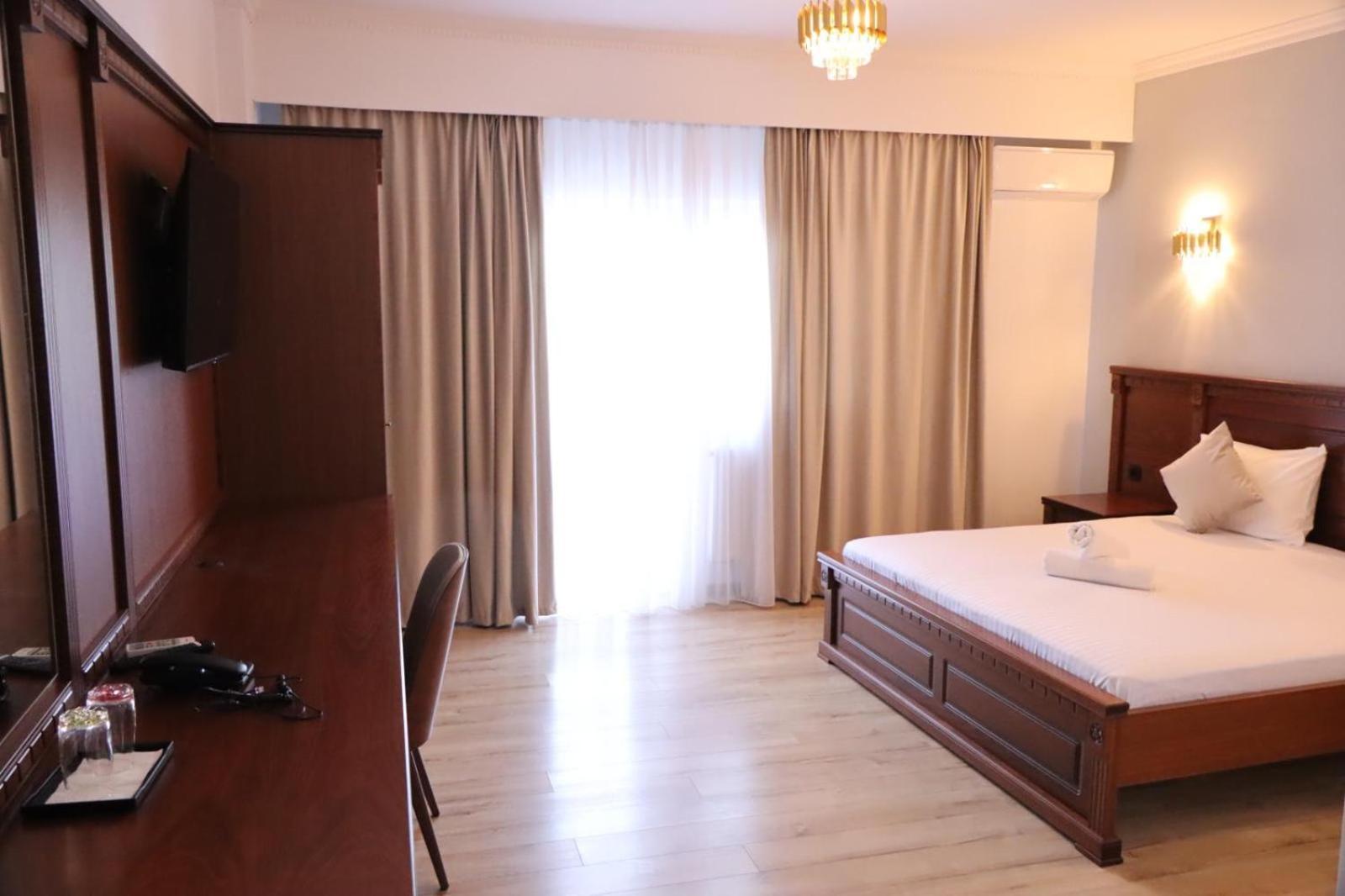 Hotel Restaurant Elite Дробета-Турну Северин Екстериор снимка