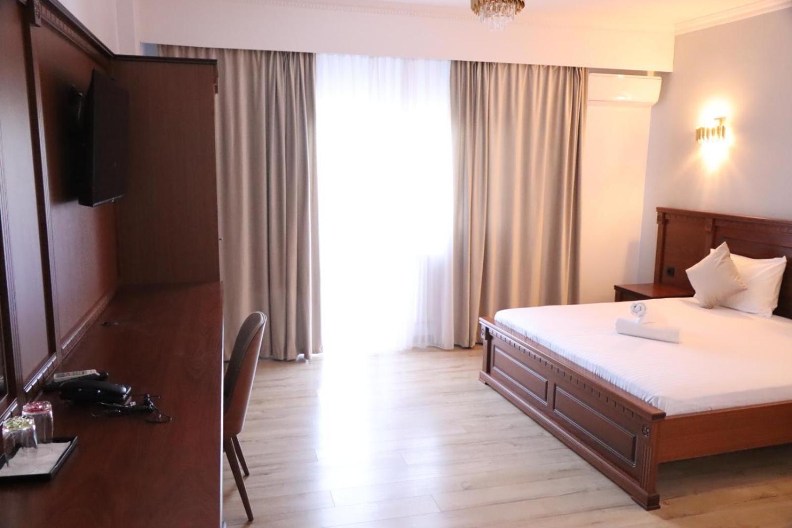 Hotel Restaurant Elite Дробета-Турну Северин Екстериор снимка